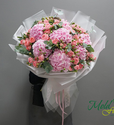 Букет с гортензиями и кустовыми розами (под заказ, 10 дней) Фото 394x433
